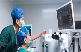 做手术竟然不用“刀”？飞秒激光白内障手术了解一下 