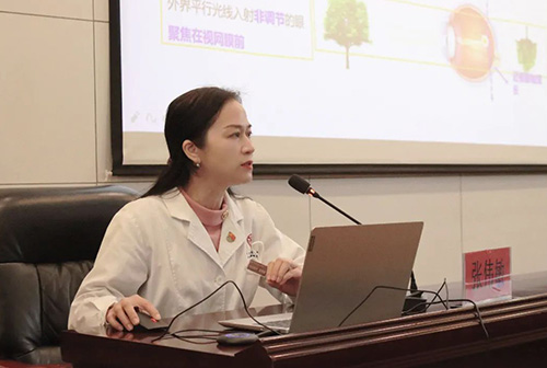 科学防控近视 共筑光明未来 - 我院张伟敏主任受邀为青秀区中小学卫生健康工作管理人员进行近视防控知识培训 