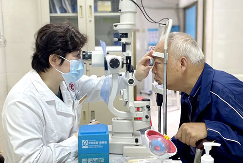 【党旗领航 医心向党】我院携手七星社区卫生服务中心开展眼健康义诊活动