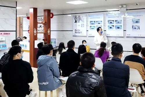 不同职业做近视手术的黄金年龄也不一样？这是真的！