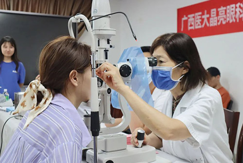 医企携手·共助眼健康——广西医大晶亮眼科走进广西交通实业开展职工眼健康关爱活动 