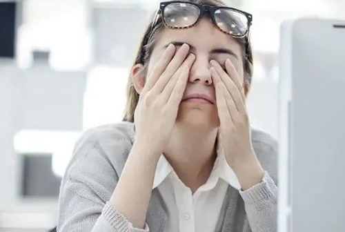 冲上热搜！超负荷用眼有多危险，眼科医生紧急提醒！