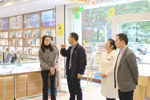 南宁市青秀区委社会工作部领导一行莅临广西医大晶亮眼科医院调研指导党建工作 