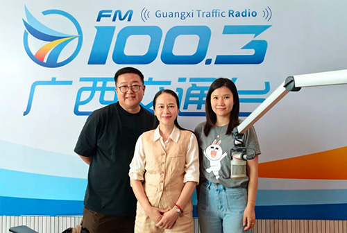 开学护眼第一课，传播无限“睛”彩！我院视光科张伟敏主任做客FM100.3宣讲开学季护眼知识，速戳学习→