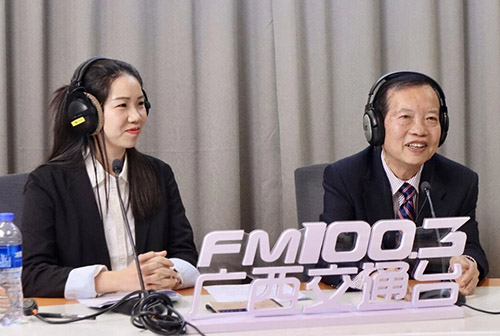 征兵摘镜热潮 - 广西晶亮眼科医院首席专家谭少健教授做客FM100.3《交广大家帮》电台节目