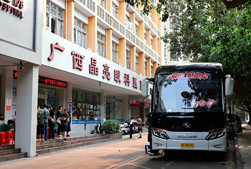 戎归邕城 热血老兵 - 广西晶亮眼科携手南宁市退役军人事务局、南宁老兵跑团顺利开展无偿献血活动